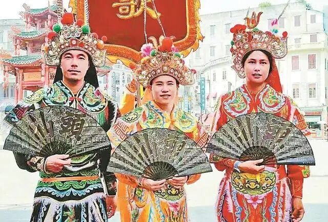 奧運健兒回到汕頭 穿戲服學(xué)潮劇舞英歌推薦家鄉(xiāng)