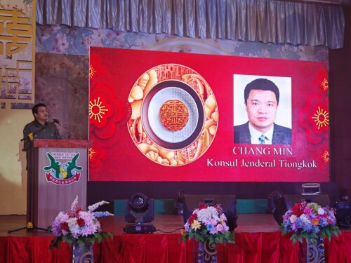 駐棉蘭總領(lǐng)事張敏出席蘇北潮州團結(jié)公會中秋聯(lián)歡晚會
