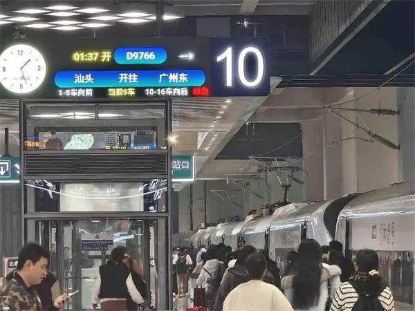返程高峰共開(kāi)行28趟！汕頭站結(jié)束春節(jié)期間的“夜間運(yùn)營(yíng)”模式