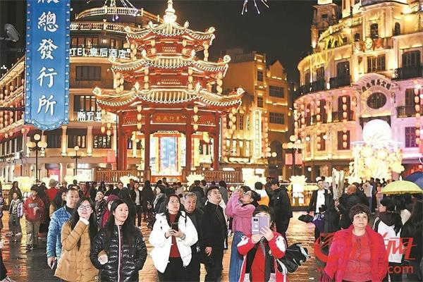 2025汕頭小公園國際元宵燈會拉開帷幕 流光盛宴 相約元宵