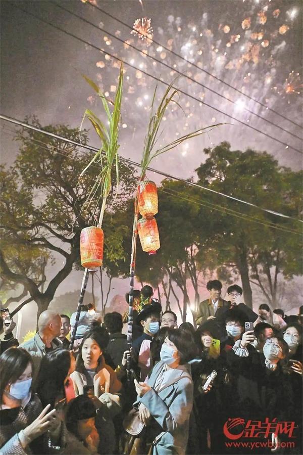 正月十六穿蔗巷 潮州溪口村民秉燈同游祈禱人丁興旺